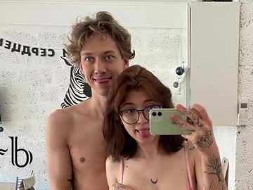 couple Nude Cam Girls Fuck For Money with zara_n_rob